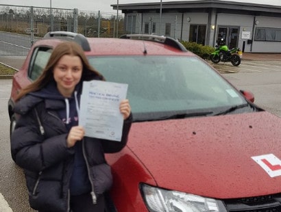 Sarah-from-Liverpool-Student-Testimonial-for-jnds-online